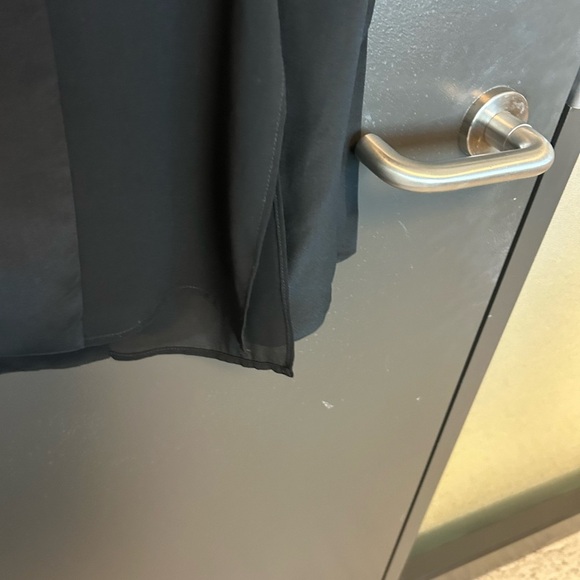 Bailey 44 sheer flowing slit blouse- I believe silk size S excellent cond - Picture 6 of 10